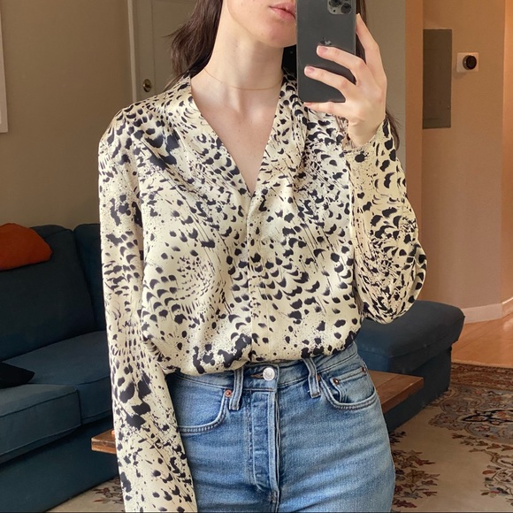Aritzia animal print blouse 🐾 - Picture 1 of 3